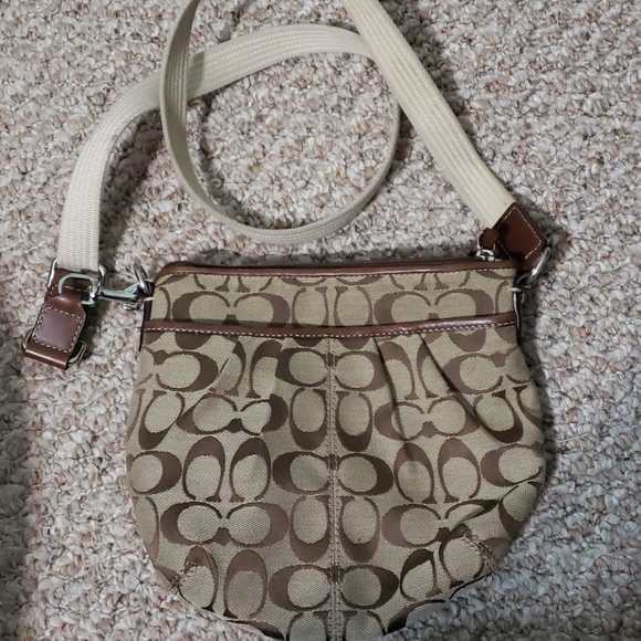 Coach Handbags - Pre owned Coach Crossbody